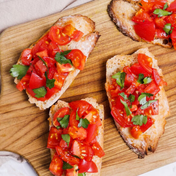 Bruschetta de tomate e manjericão - Casa e Culinaria
