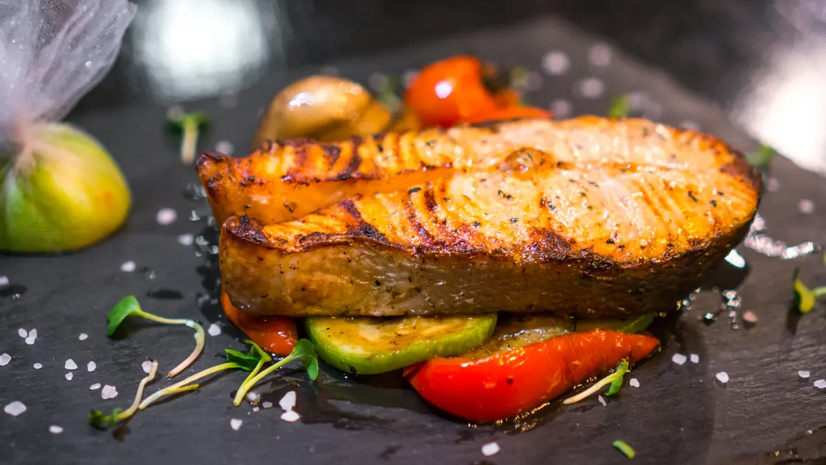 Merluza no forno - peixe com legumes e vegetais