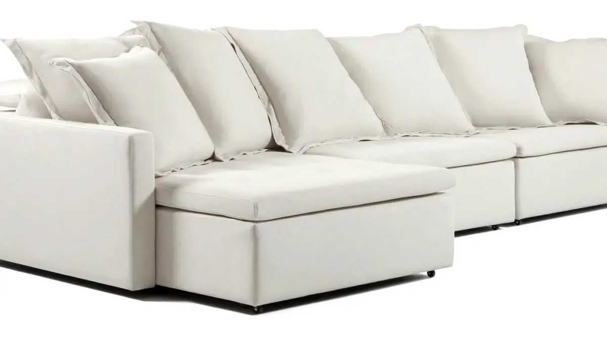 sofá bege, super confortável, retratil e com almofadas