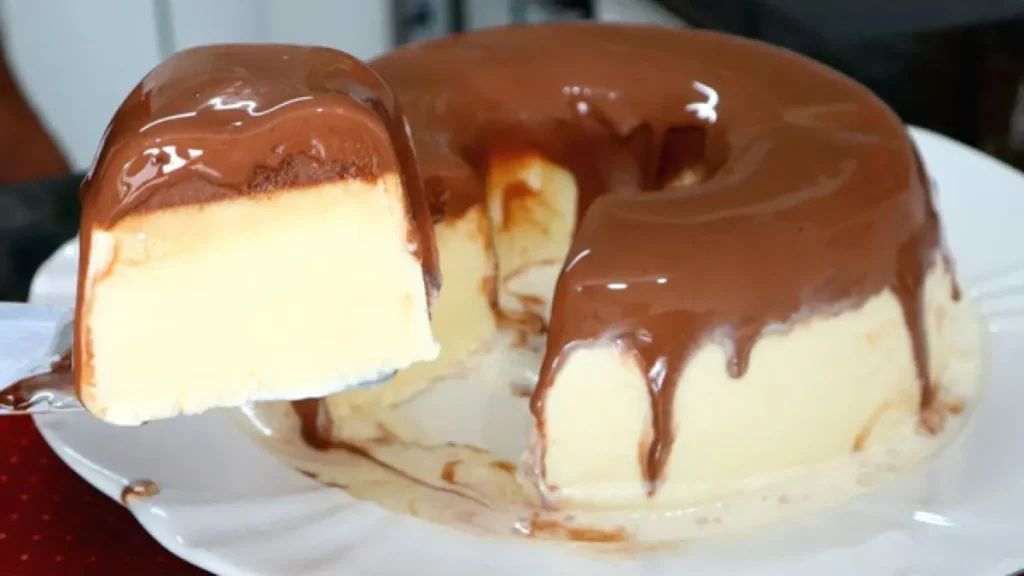 Sorvetão com camada de chocolate e camada de creme