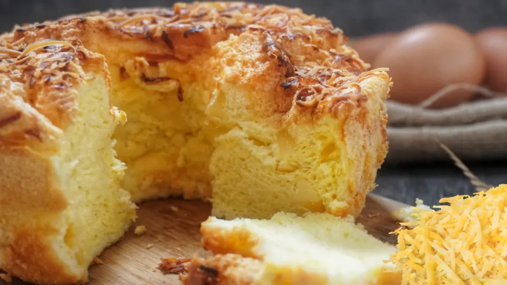 Bolo de pão de queijo de liquidificador com polvilho