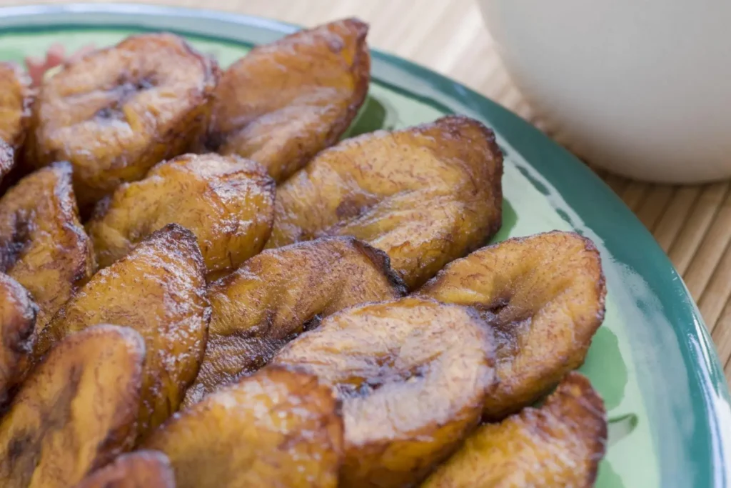 Bananas fritas em rodelas