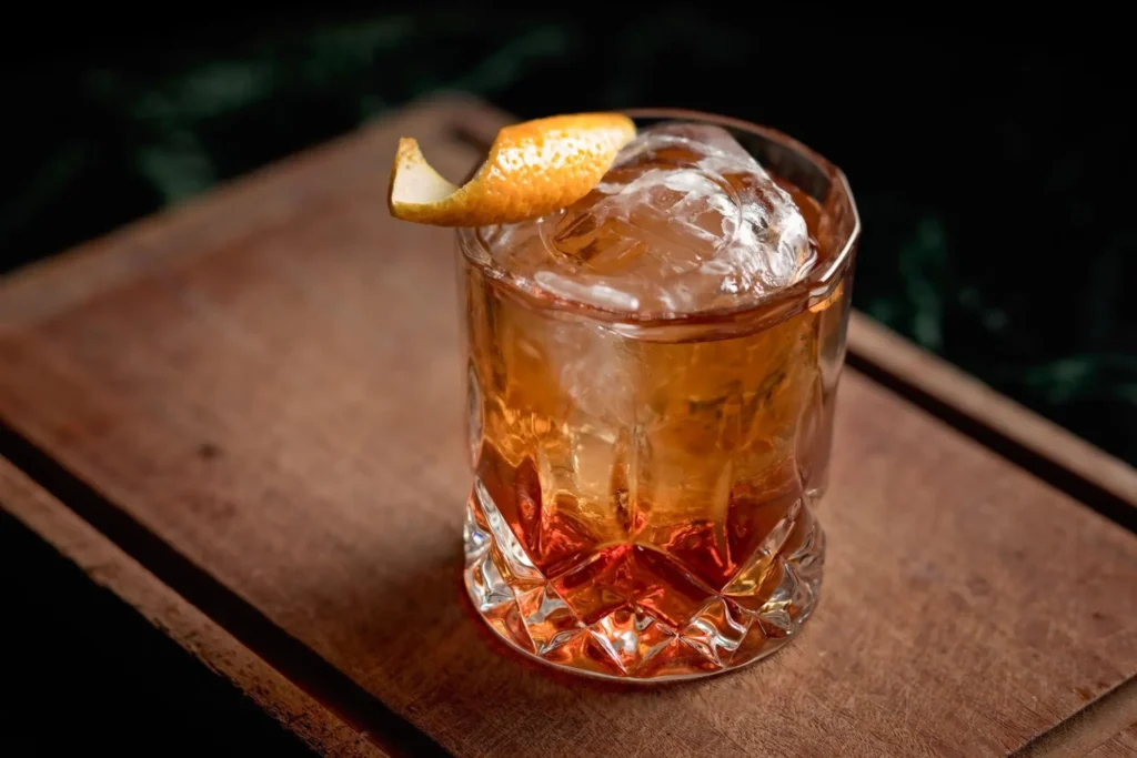 um copo de old fashioned