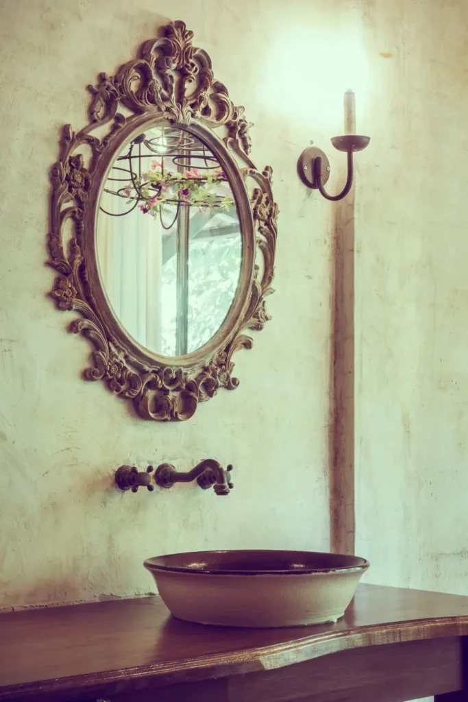 Espelho com moldura vintage