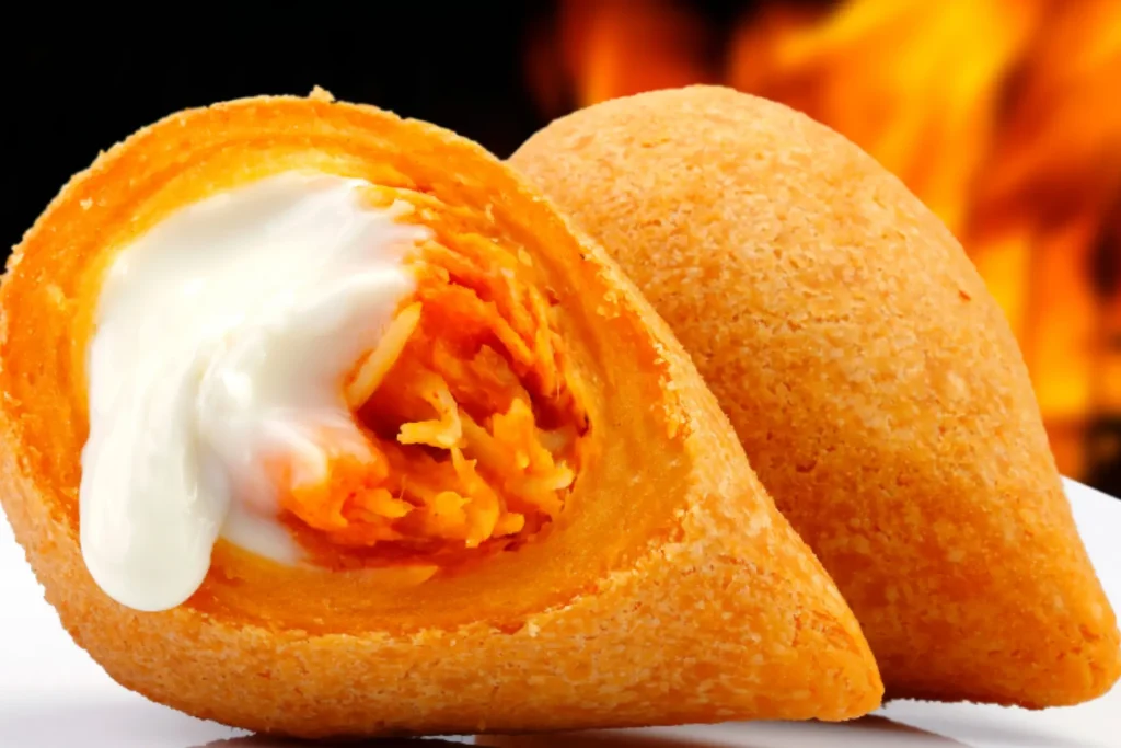 Coxinha recheada de frango com catupiry