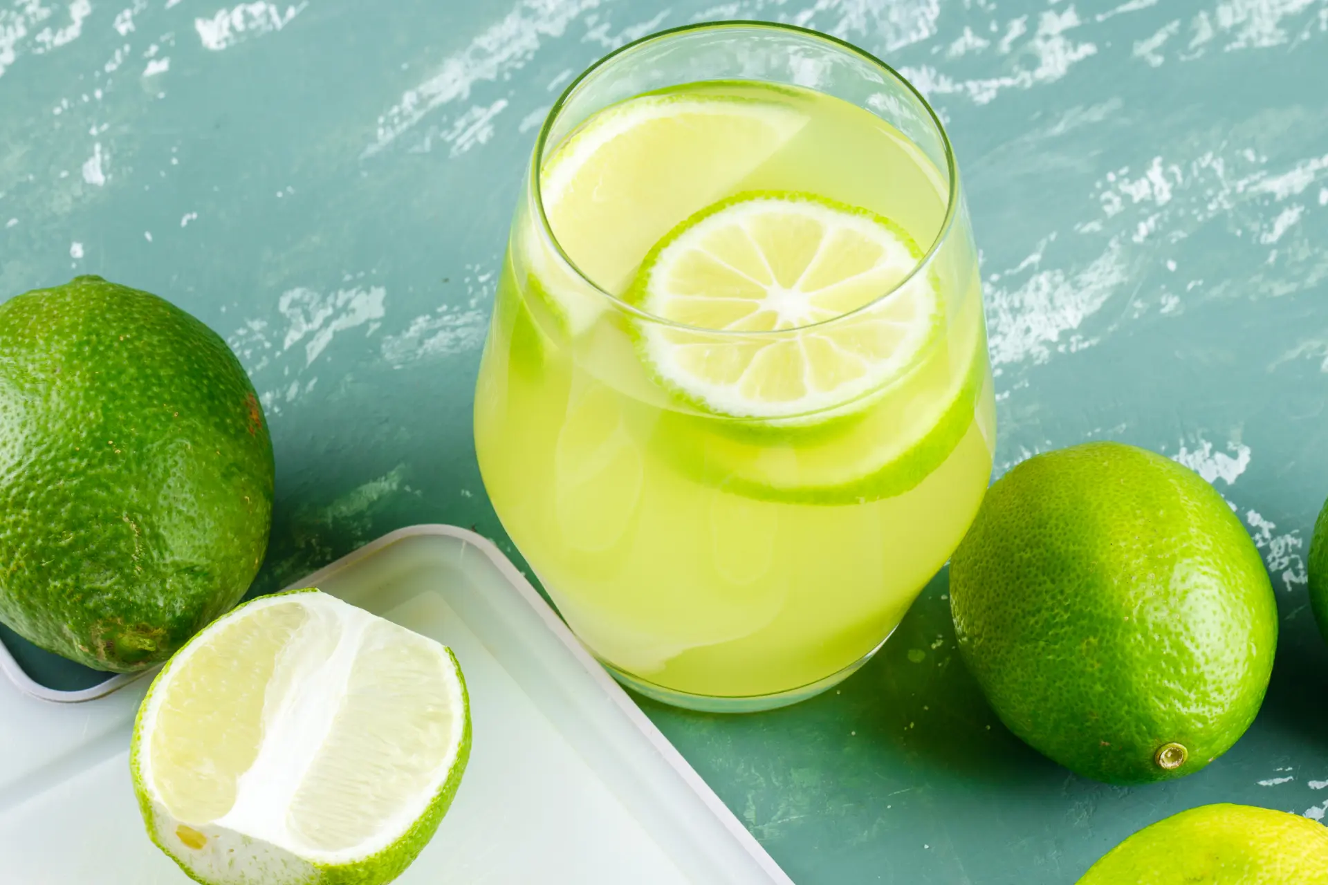 Suco de limão e seus benefícios.