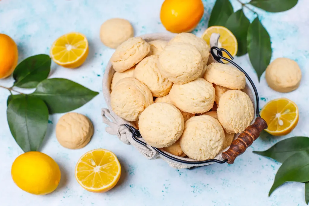 várias porções de biscoito de limão