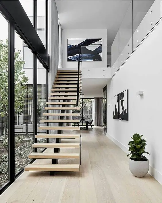 escada reta em madeira e metal