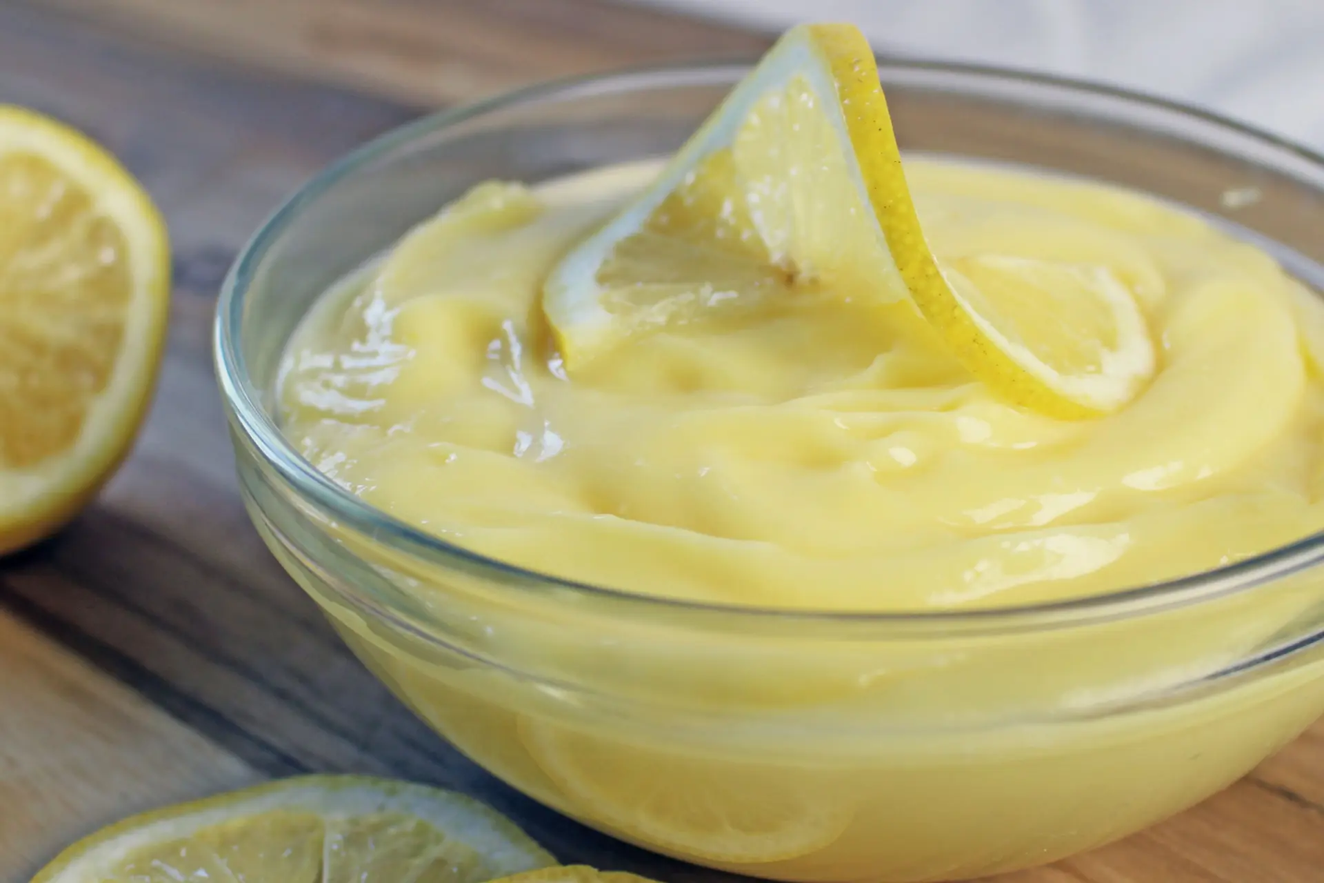 Lemon curd ou creme de limão.