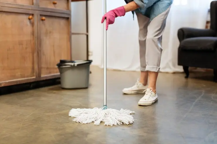 limpar e manter pisos vinílicos e laminados