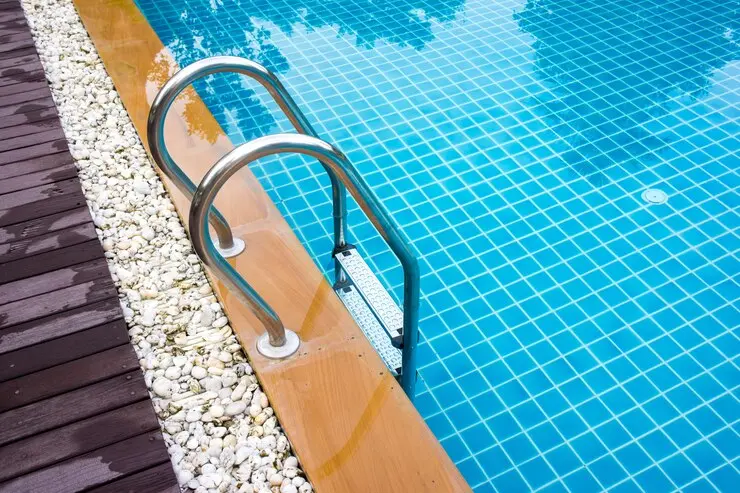 como escolher o revestimento ideal para sua piscina