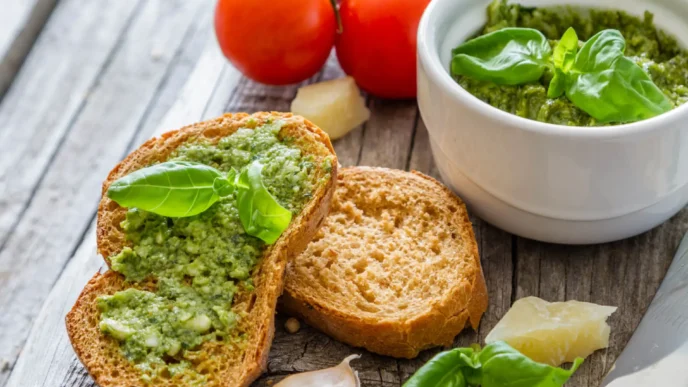 Pão com pesto.