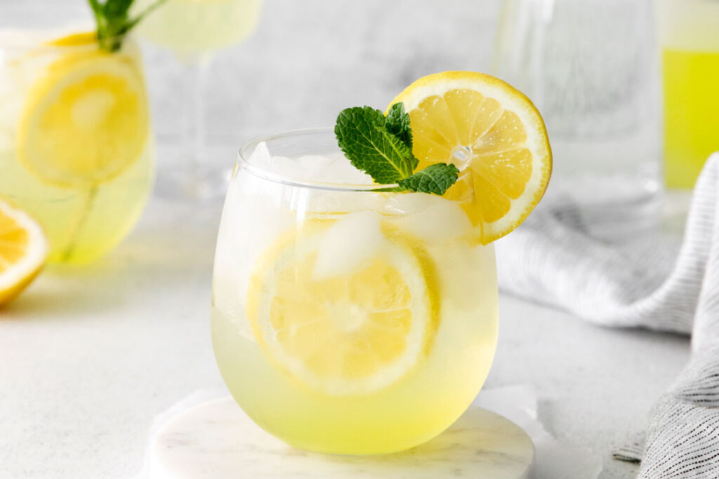 Limoncello spritz.